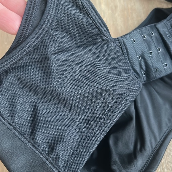 SYROKAN Black Underwire Sports Bra Adjustable Strap Size 36E - Picture 3 of 12